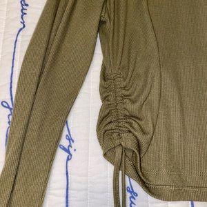 Forever 21 green long sleeve shirt cropped